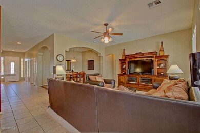 FAMILY ROOM / ENTRY