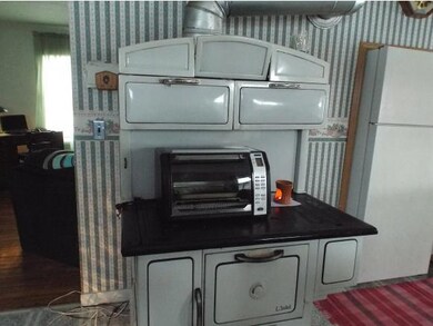 18 Edwards St, Colebrook, NH 03576 - photo 7