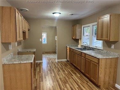 601 Locust St, Logan, WV 25601 - photo 7