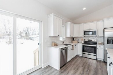 Total appliances package included.  Refridgerator 