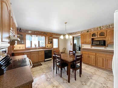 290 N Mill St, Freeport, IL 61032 - photo 6