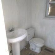 806-bathroom%20also%20has%20tub%20to%20r
