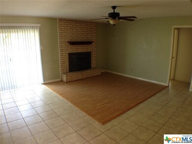 111 E Hogan Dr, Copperas Cove, TX 76522 - photo 2