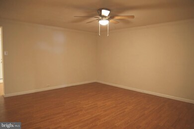 815 Seckel Ct, Halethorpe, MD 21227 - photo 5