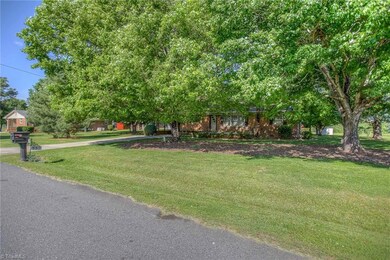 1839 Sewell Dr, Asheboro, NC 27203 - photo 5