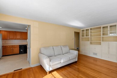 533 Colonial Dr, Portsmouth, NH 03801 - photo 3