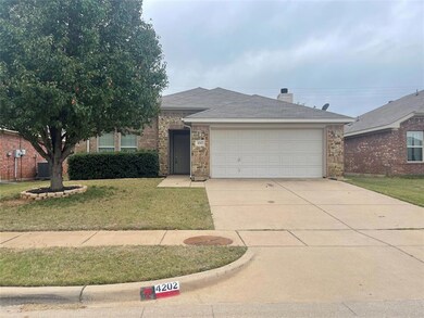 4202 Sapphire Ln, Granbury, TX 76049 - photo 2