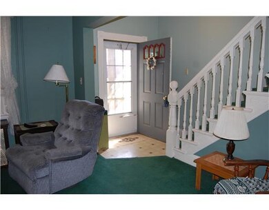 Entry/Foyer.