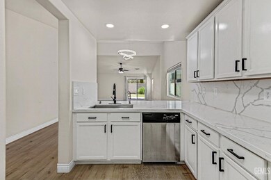 6329 Declaration Way, Bakersfield, CA 93313 - photo 7