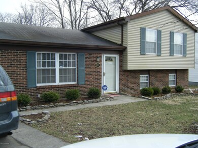 8815 Old Ironsides Dr, Louisville, KY 40228 - photo 2
