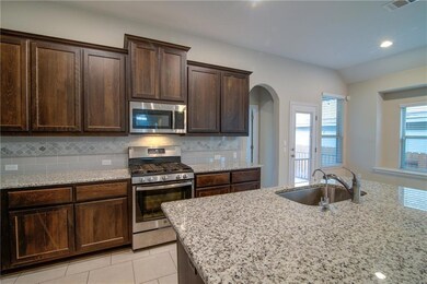 Kitchen with appliances with stainless steel fini