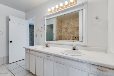 Dual sinks in Master Bath