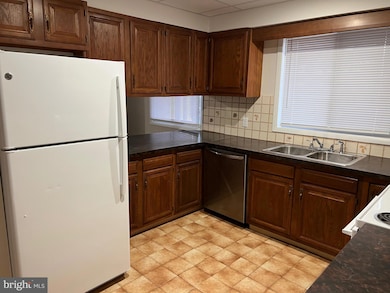 277 Briarwood Cir unit 4, Berkeley Springs, WV 25411 - photo 2