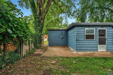 2909 SW 36th St, Topeka, KS 66614 - photo 7