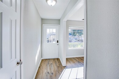 10946 Gulf Valley St, Houston, TX 77075 - photo 4