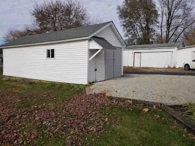 613 N Wayne St, Warren, IN 46792 - photo 6