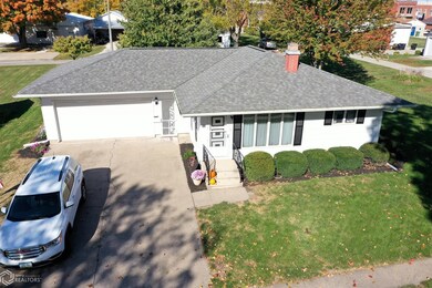 212 W 2nd St, Wayland, IA 52654 - photo 2