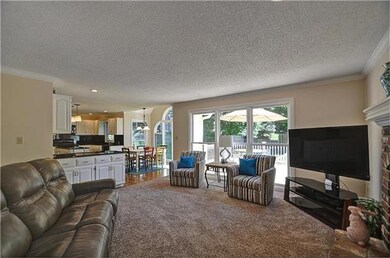 8526 Hallet St, Lenexa, KS 66215 - photo 6