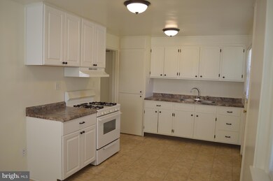 1325 Cypress Ave, Wilmington, DE 19805 - photo 5