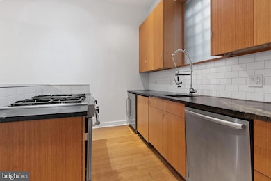 727 S 7th St unit 1R, Philadelphia, PA 19147 - photo 4