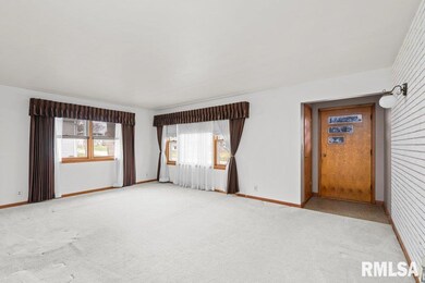 2127 Jefferson Ave, Davenport, IA 52803 - photo 2