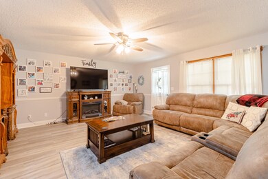 2602 E Hillview Dr, Dalton, GA 30721 - photo 2