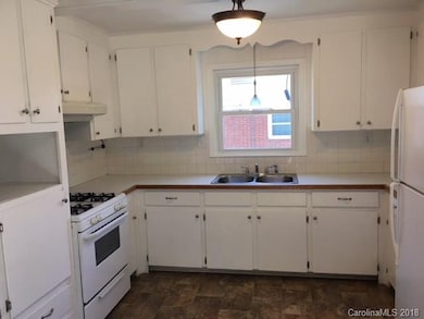 Great counter space and cabinets.