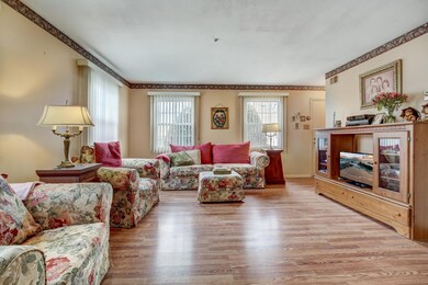 005_Family Room