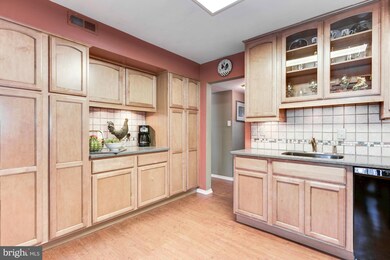 1633 Parkcrest Cir unit 200, Reston, VA 20190 - photo 7