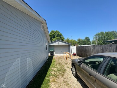 144 Bel Aire Dr, Whiteland, IN 46184 - photo 2