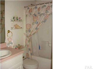 Guest bathroom between the additional bedrooms
