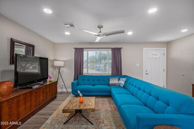 9841 N 10th St, Phoenix, AZ 85020 - photo 5