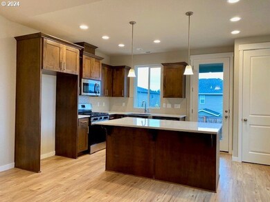 165 W 19th St, Lafayette, OR 97127 - photo 3