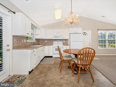 2028 Rudy Serra Dr unit C, Sykesville, MD 21784 - photo 3