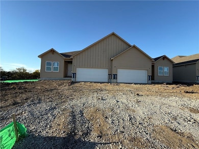 1204 SE Windbreak Dr, Lee's Summit, MO 64081 - photo 3