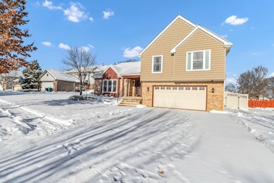 307 Orchard Ln, Bloomingdale, IL 60108 - photo 2