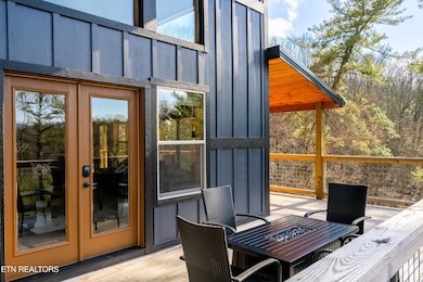 3265 ESL Side Angle Porch Fire Pit