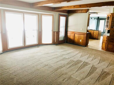 View towards kitchen from living room. Gorgeous wr
