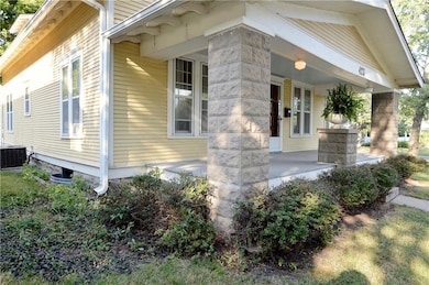 423 E 4th St, Cameron, MO 64429 - photo 3