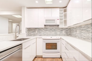 2829 Timmons Ln unit 167, Houston, TX 77027 - photo 3