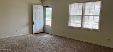 105 Royal Dr, Jacksonville, NC 28546 - photo 2