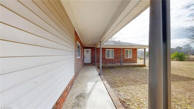 6044 Muddy Creek Rd, High Point, NC 27263 - photo 3