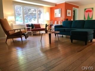 Such a pretty room!