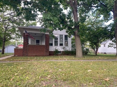 306 E Pembroke St, Tuscola, IL 61953 - photo 2