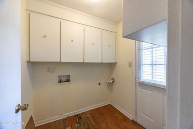 6427ShawnDr_Laundry_19