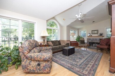 55 Viscount Rd, Longmeadow, MA 01106 - photo 2