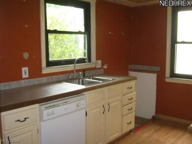 25594 Chatworth Dr, Euclid, OH 44117 - photo 4