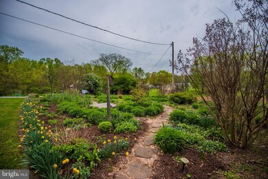 1507 Apple Harvest Dr, Hedgesville, WV 25427 - photo 4