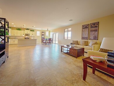 006_Open-concept Floor Plan