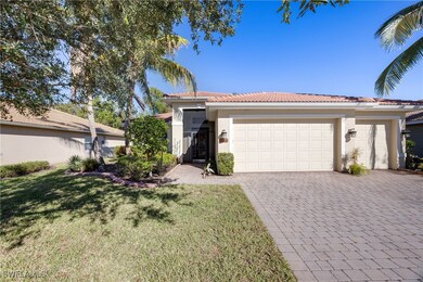 View of front facade featuring a front lawn and a